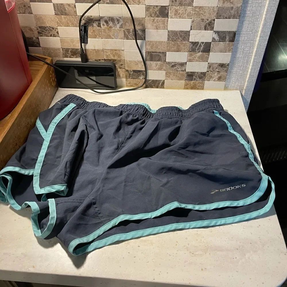 Brooks Shorts   - Picture 3 of 5
